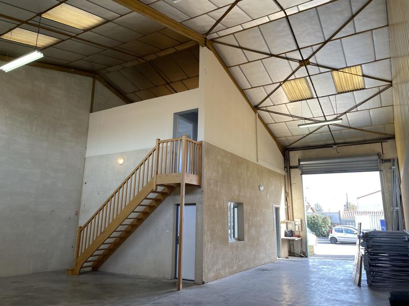 Local d'activités - 200 m² - 4 pièces