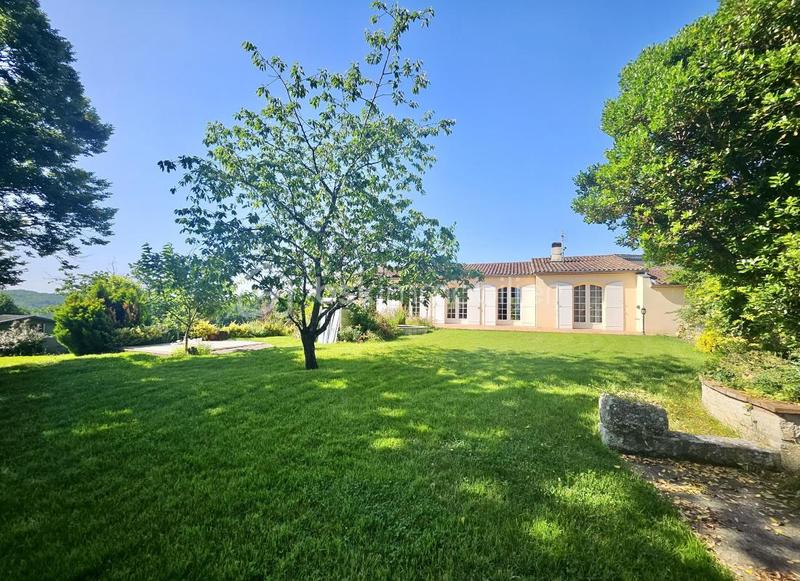 Maison traditionnelle - 184 m² - 6 pièces