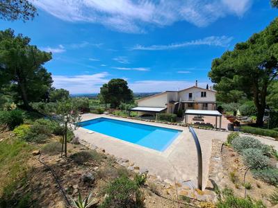 Propriété - 250 m² - 8 pièces