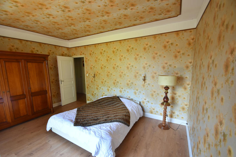 Maison - 290 m² - 9 pièces