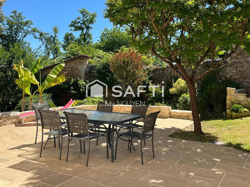 Maison - 235 m² - 8 pièces