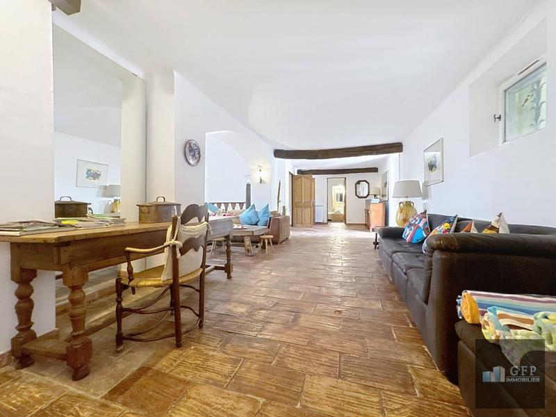 Villa - 401 m² - 8 pièces