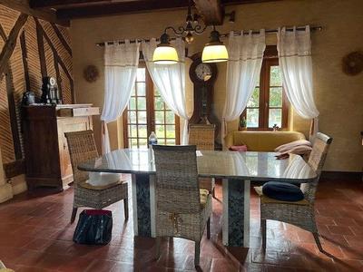 Maison traditionnelle - 330 m² - 10 pièces