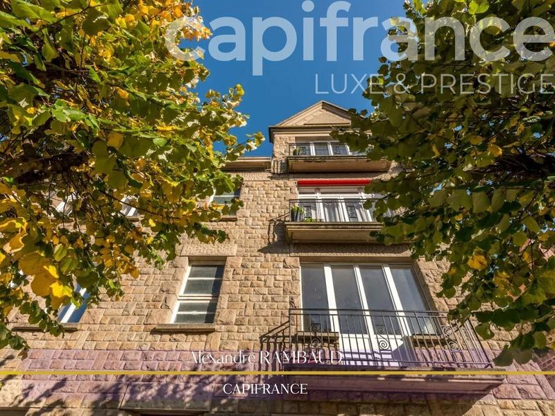 Demeure - 435 m² - 17 pièces