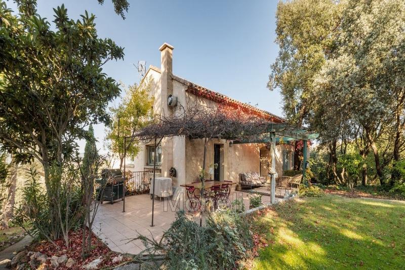 Propriété - 350 m² - 9 pièces