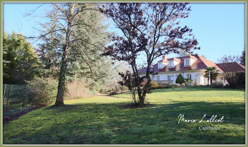 Maison - 343 m² - 12 pièces