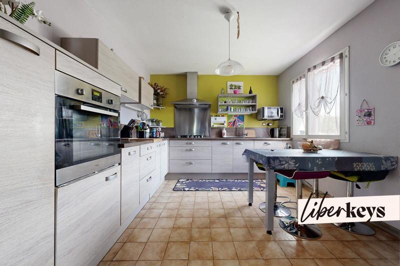 Maison - 180 m² - 5 pièces