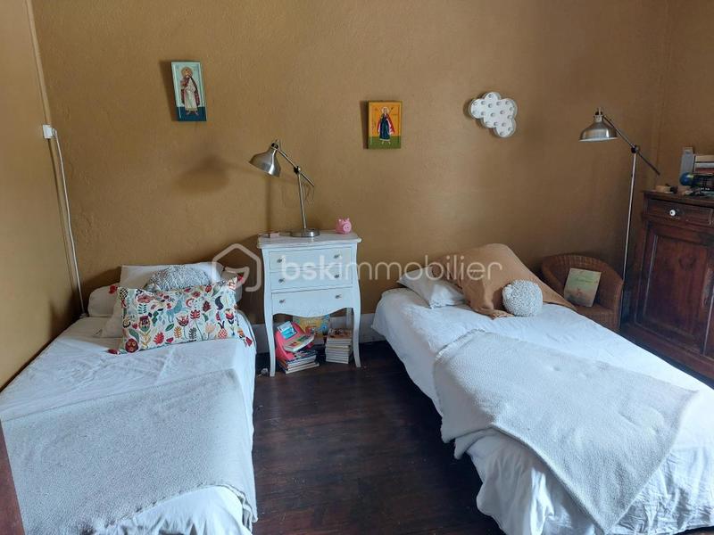 Propriété - 242 m² - 7 pièces