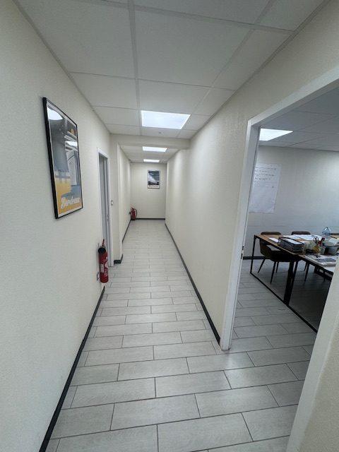 Bureau - 92 m² - 5 pièces