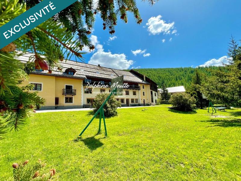 Local commercial - 1 610 m² - 46 pièces