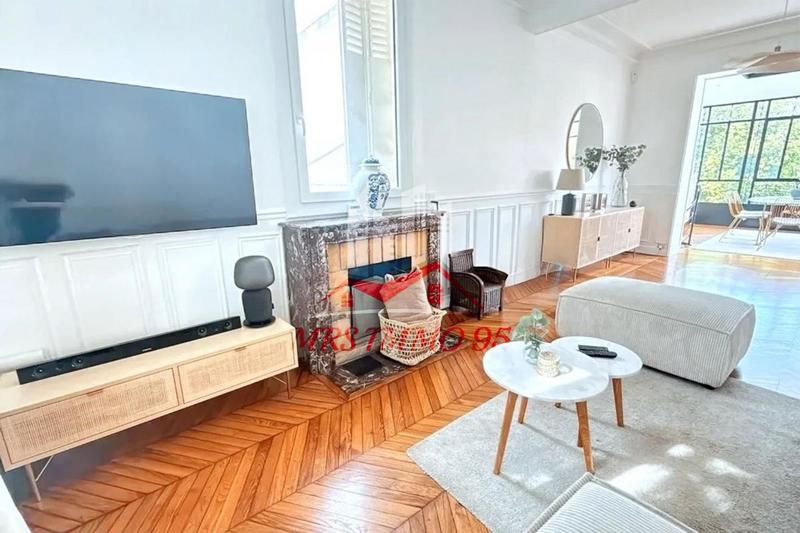 Maison - 180 m² - 8 pièces