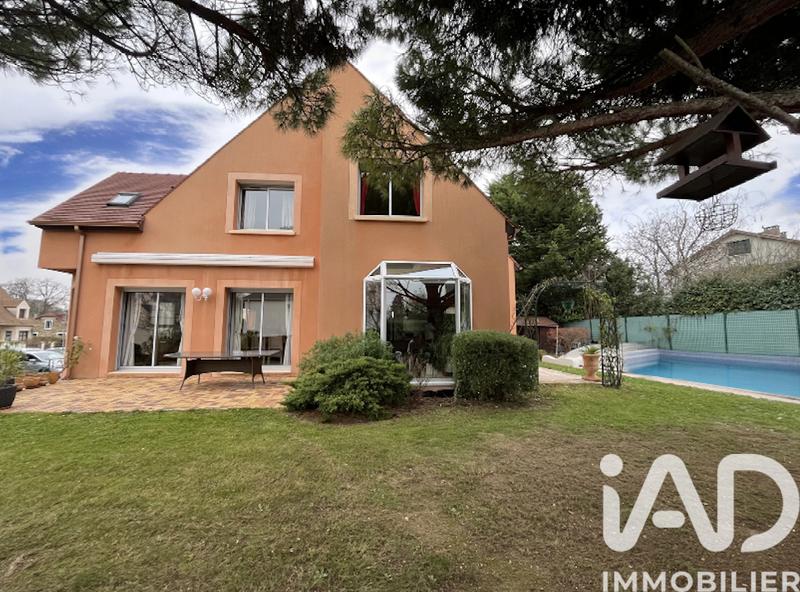 Maison - 196 m² - 8 pièces