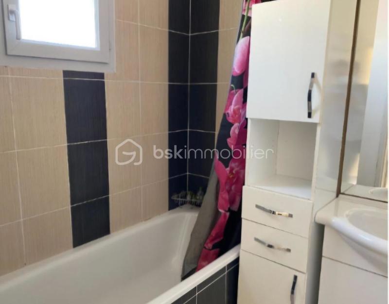 Maison jumelée - 76 m² - 4 pièces