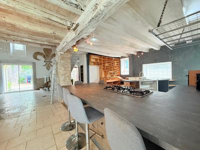 Maison - 230 m² - 9 pièces