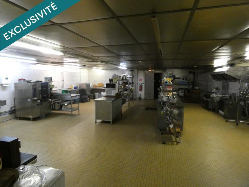 Local commercial - 2 200 m² - 8 pièces