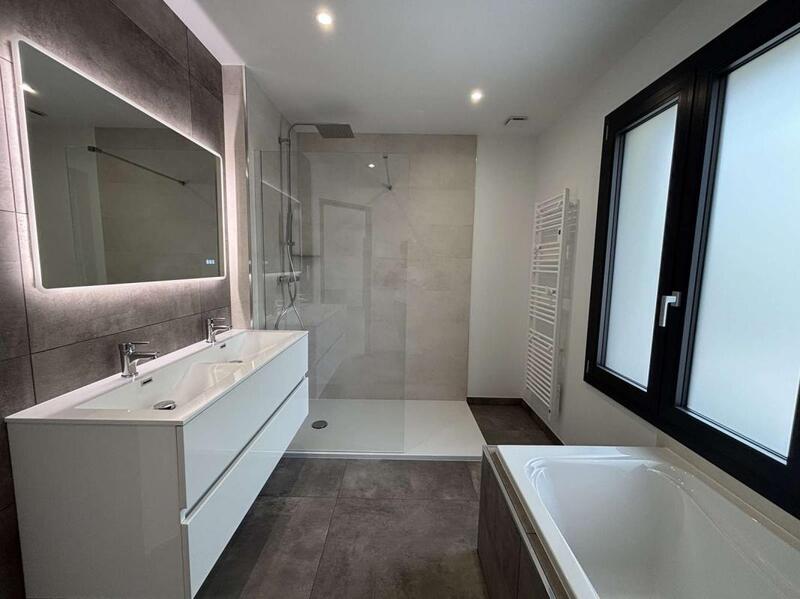 Maison - 180 m² - 5 pièces