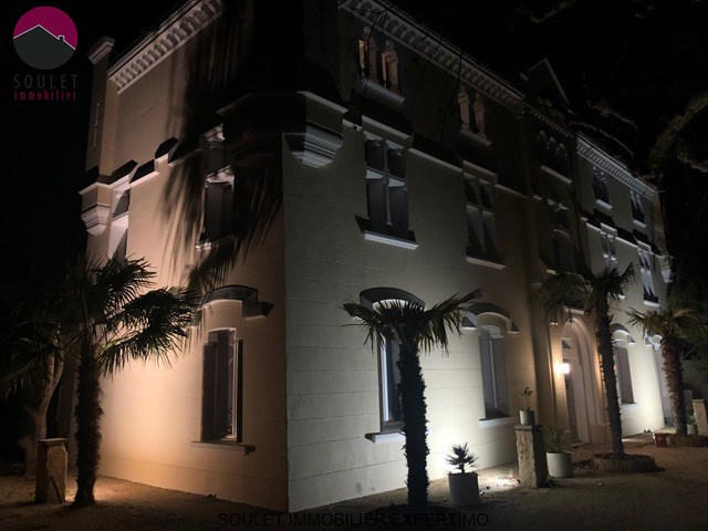 Propriété - 390 m² - 9 pièces