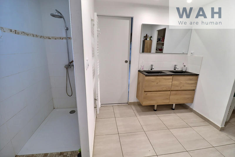 Villa - 291 m² - 9 pièces