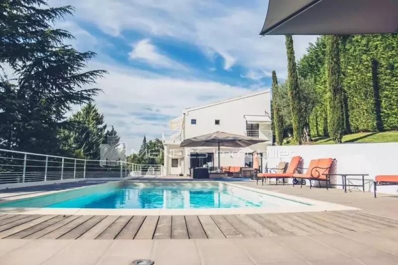 Villa - 353 m² - 6 pièces