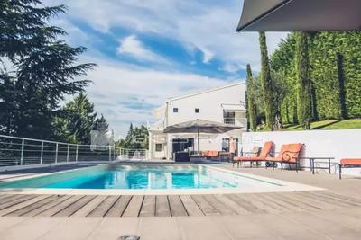 Villa - 353 m² - 6 pièces