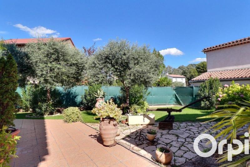 Maison - 238 m² - 7 pièces