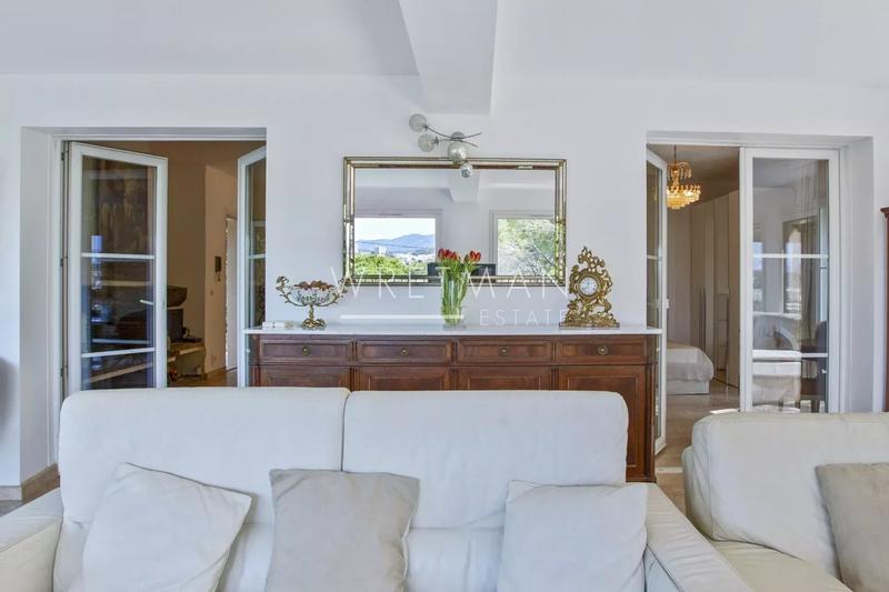 Villa - 233 m² - 6 pièces