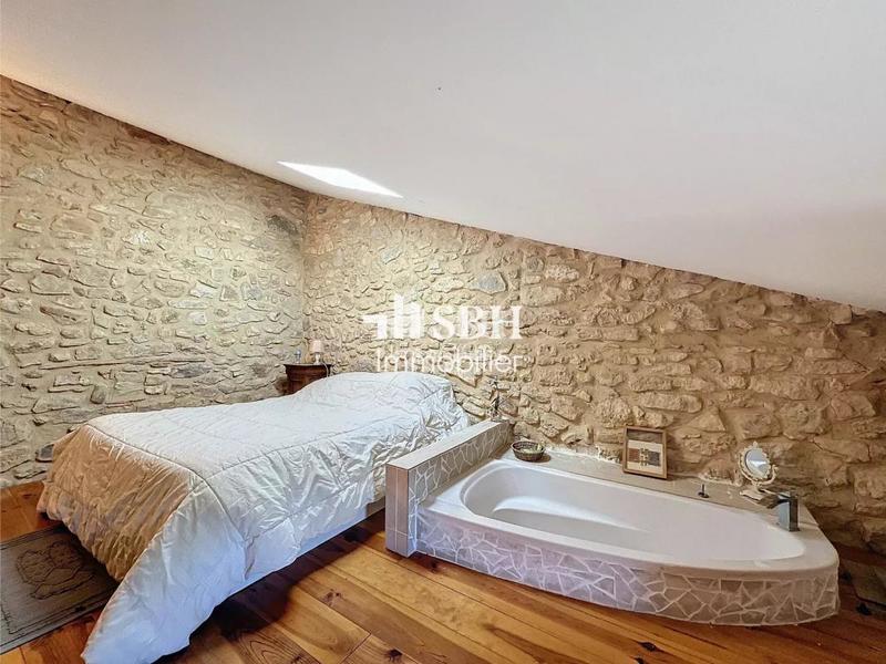 Mas - 540 m² - 27 pièces