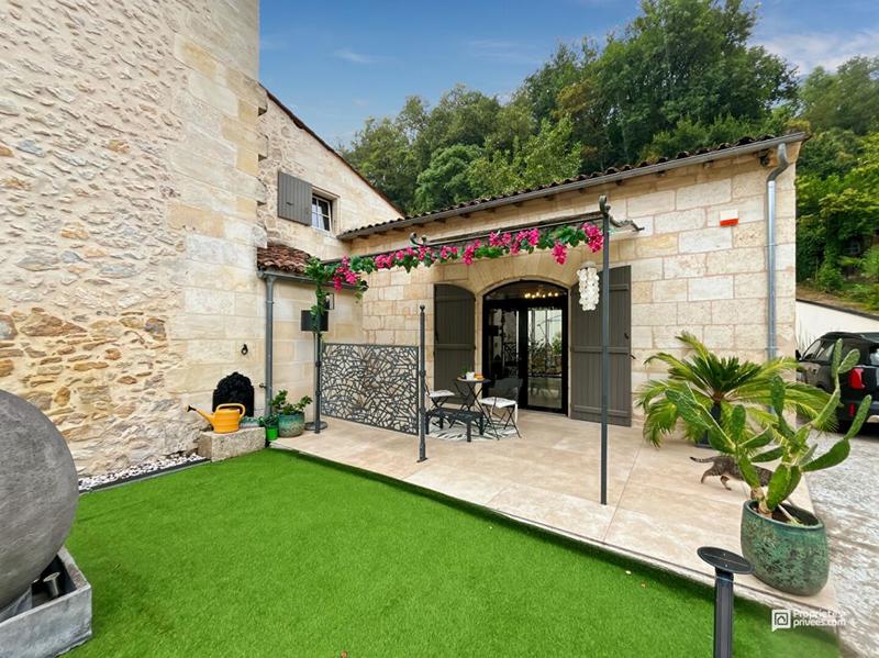 Maison - 215 m² - 4 pièces