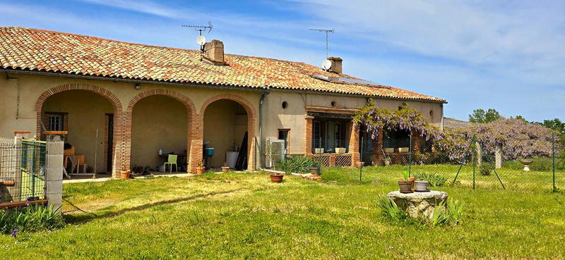 Corps de ferme - 300 m² - 10 pièces