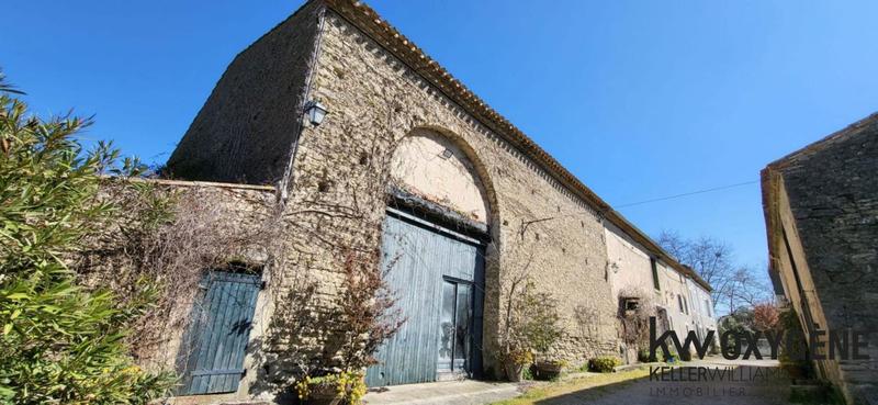 Propriété - 800 m²