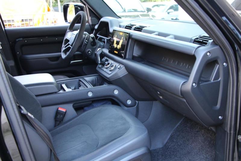 Land Rover Defender V8 110 P525 Edition 007 Bva8