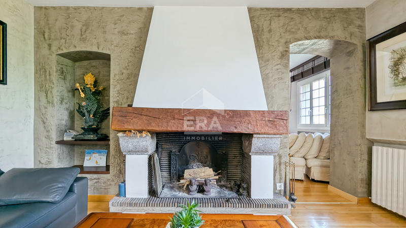 Maison - 225 m² - 9 pièces