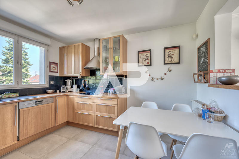 Maison - 176 m² - 8 pièces