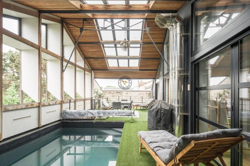 Maison - 252 m² - 9 pièces