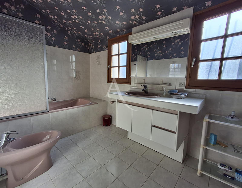 Maison - 191 m² - 8 pièces