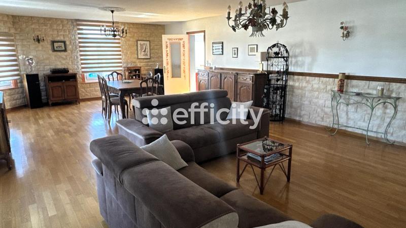 Maison - 255 m² - 7 pièces