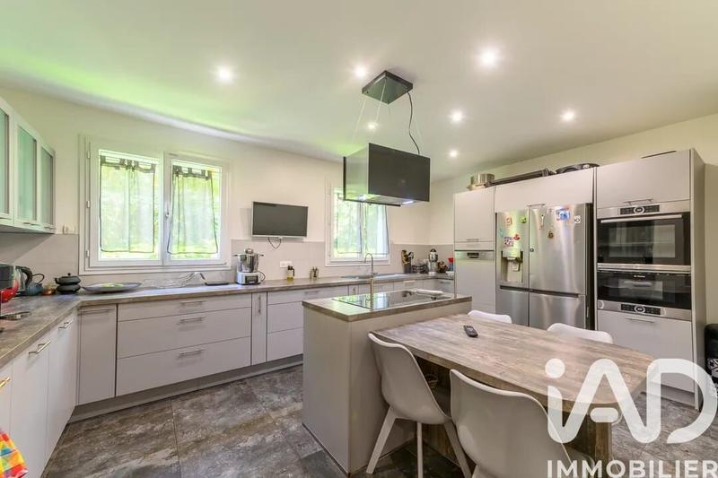 Maison - 232 m² - 8 pièces