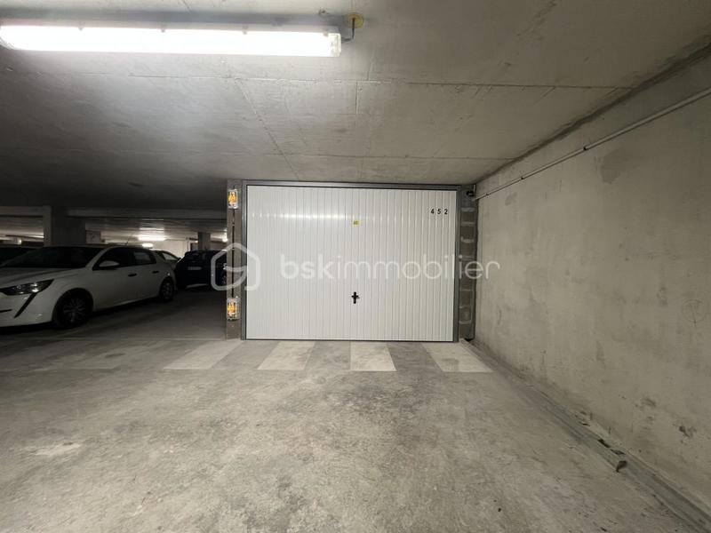 Parking / Garage - 167 m²