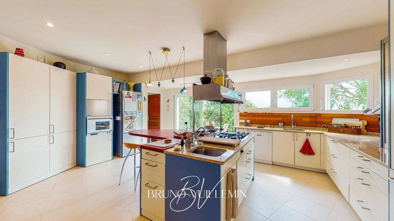 Villa - 326 m² - 10 pièces