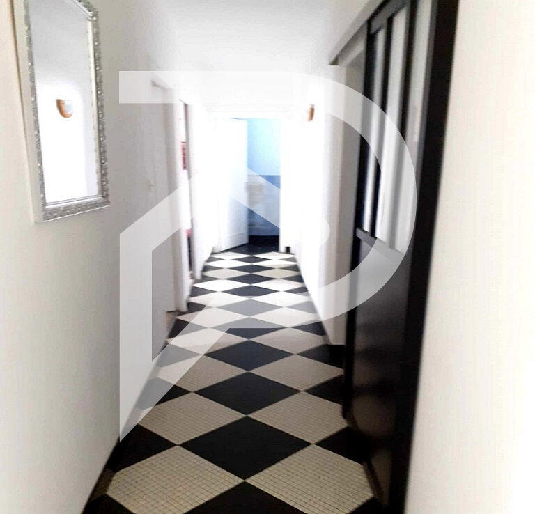 Maison - 94 m² - 5 pièces