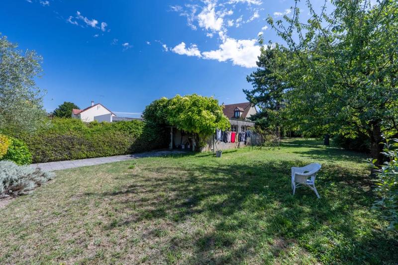 Maison - 250 m² - 7 pièces