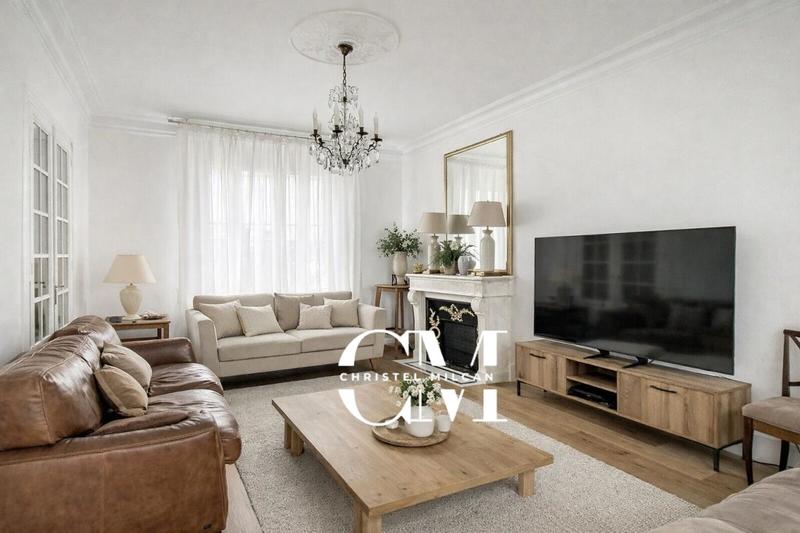 Maison - 240 m² - 8 pièces