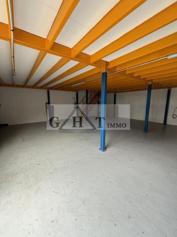 Entrepôt - 220 m²