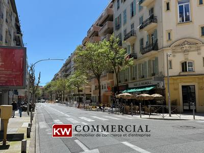 Fonds de commerce - Magasins - 68 m²
