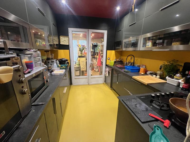 Maison - 210 m² - 9 pièces