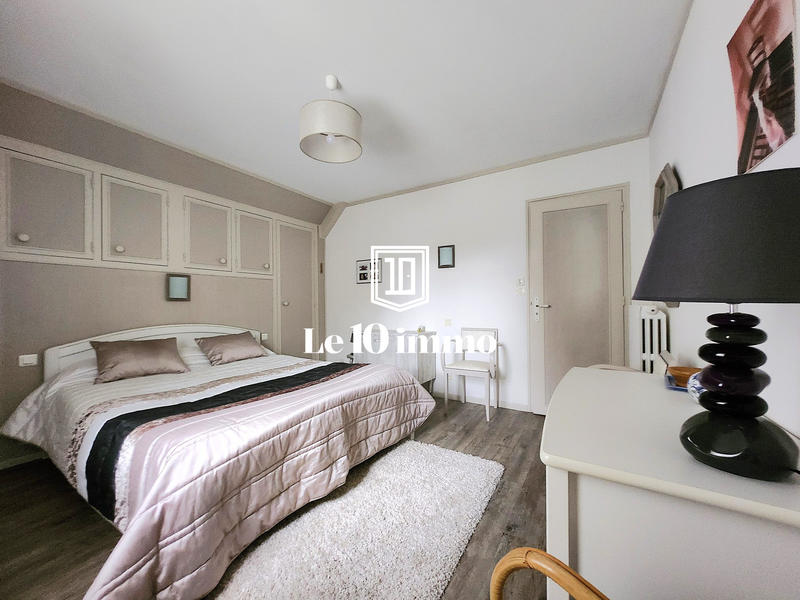 Maison - 182 m² - 8 pièces