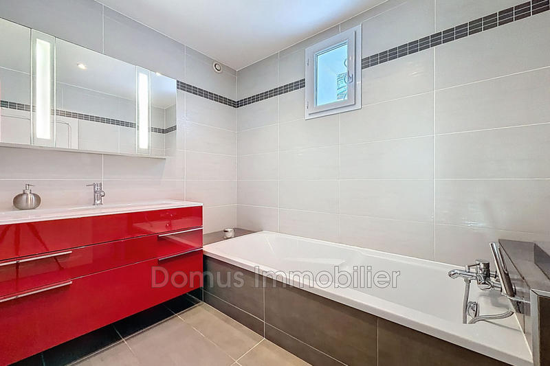 Maison - 208 m² - 9 pièces