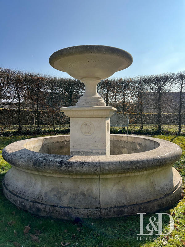 Maison - 710 m² - 15 pièces