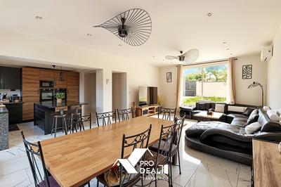 Maison - 167 m² - 7 pièces