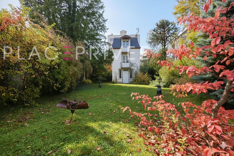 Appartement - 227 m² - 8 pièces